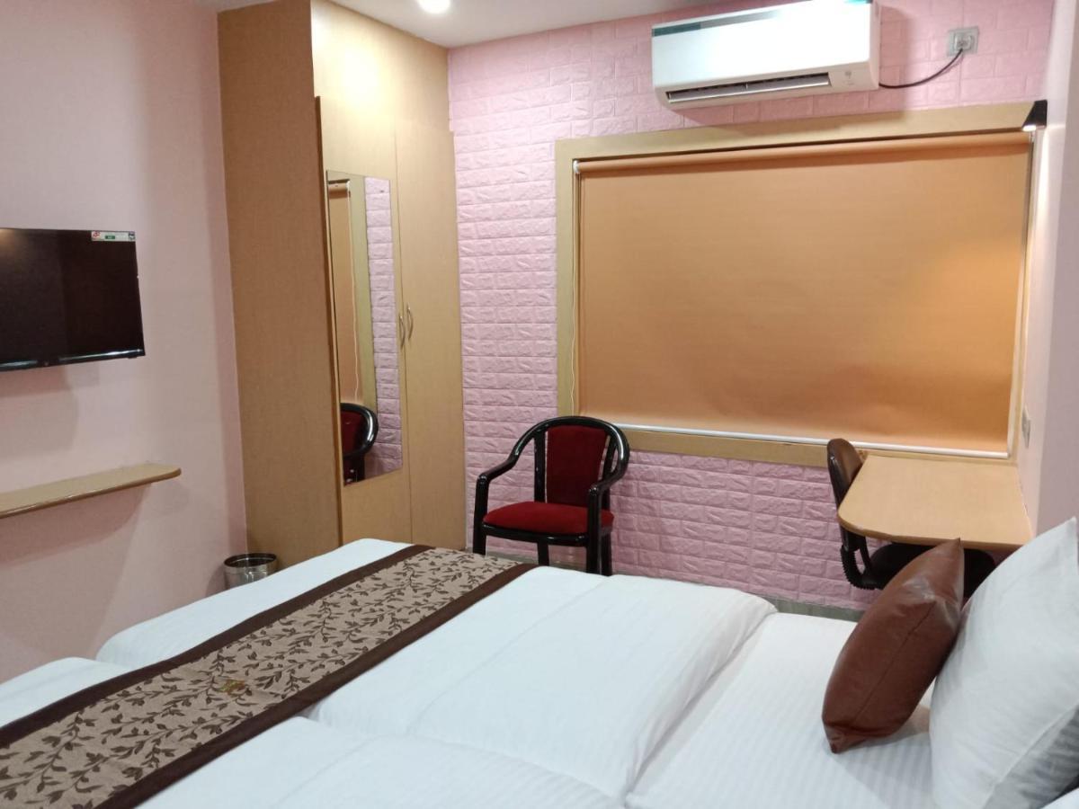 Soukyam Hotel Калькутта Экстерьер фото